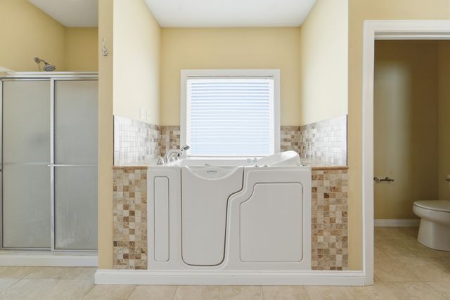 13007 Alpine Drive, Urbandale, IA 50323