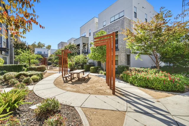 1006 Mint Chip Ln, Sacramento, CA 95814