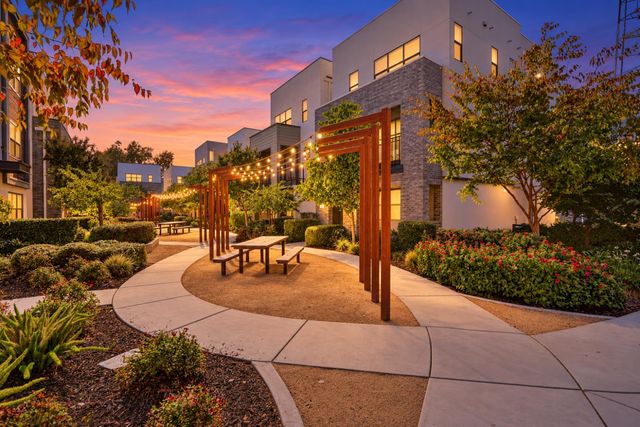 1006 Mint Chip Ln, Sacramento, CA 95814