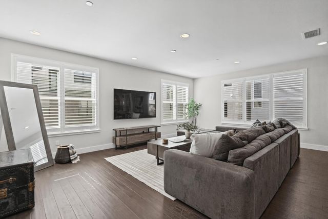 1006 Mint Chip Ln, Sacramento, CA 95814