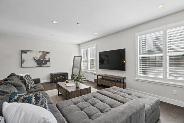 1006 Mint Chip Ln, Sacramento, CA 95814