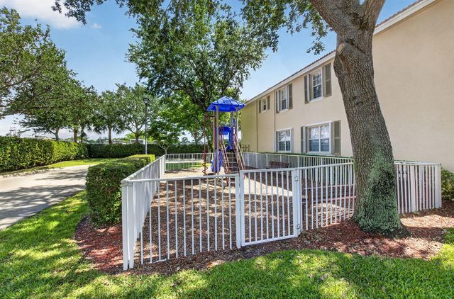 1418 W Wickham Circle B, Delray Beach, FL 33445