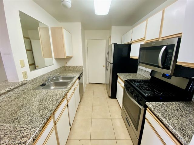 2200 South Fort Apache Road 1106, Las Vegas, NV 89117