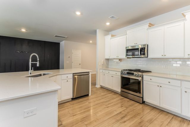 216 Red Bluff Street, Summerville, SC 29483