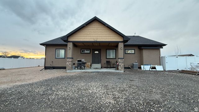 2200 E 1820 S, Naples, UT 84078