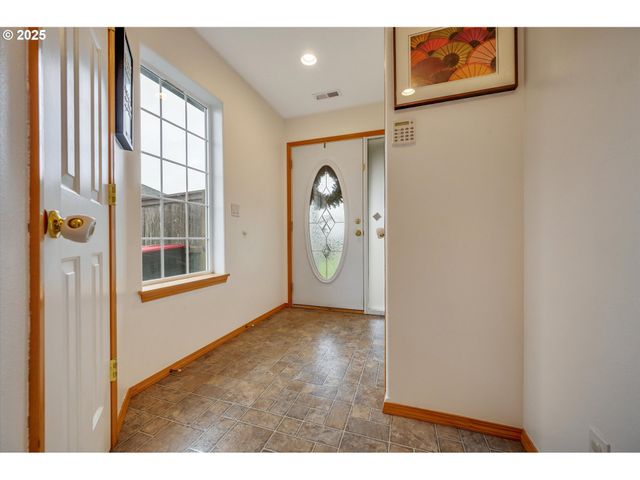 1622 Sw ALEXANDRIA St, Mc Minnville, OR 97128