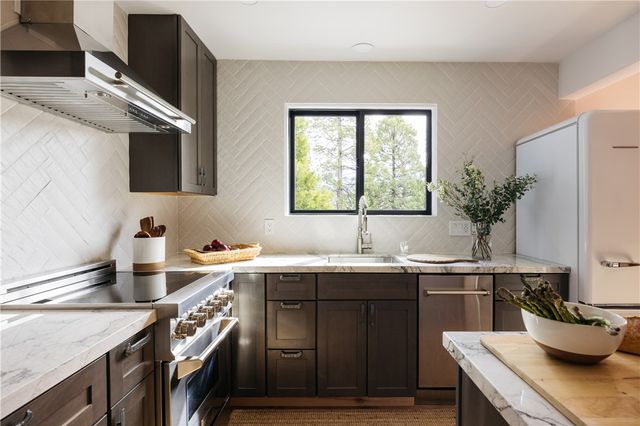 27522 Cedarwood, Lake Arrowhead, CA 92352