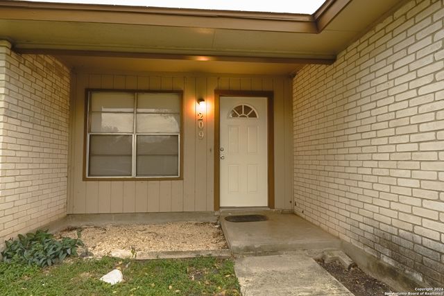 209 ROYAL DR, Converse, TX 78109