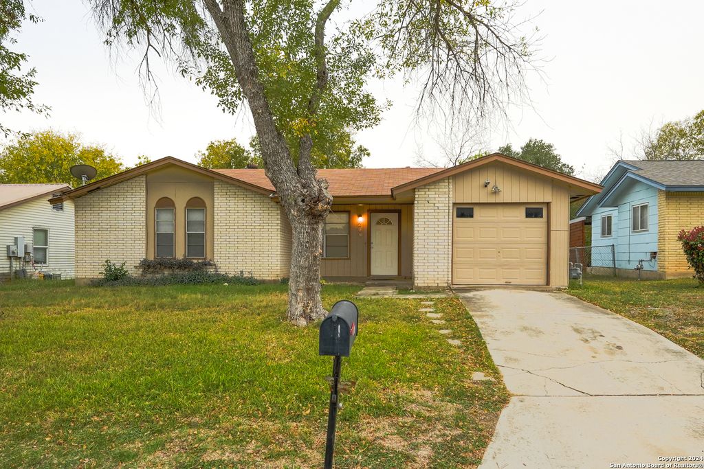 209 ROYAL DR, Converse, TX 78109