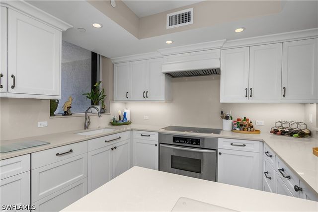 7225 Pelican Bay BLVD 302, Naples, FL 34108