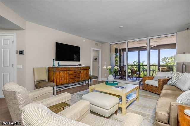 7225 Pelican Bay BLVD 302, Naples, FL 34108