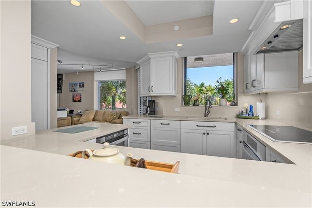 7225 Pelican Bay BLVD 302, Naples, FL 34108