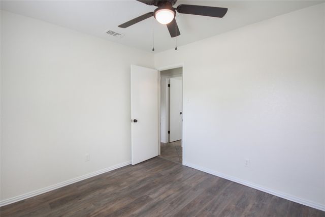 703 N Douglas Avenue, Cleburne, TX 76033