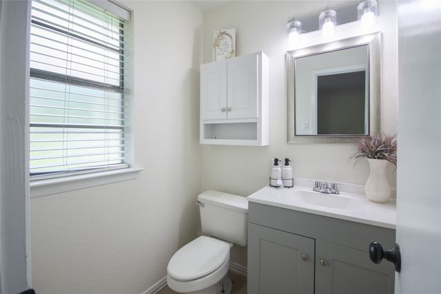 703 N Douglas Avenue, Cleburne, TX 76033