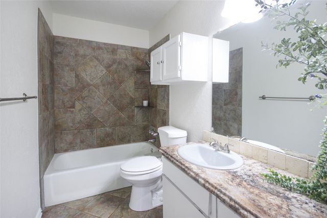 703 N Douglas Avenue, Cleburne, TX 76033