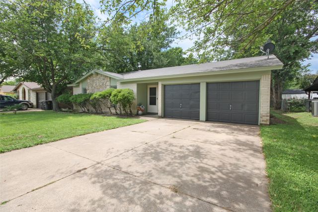 703 N Douglas Avenue, Cleburne, TX 76033