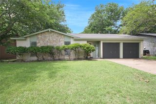 703 N Douglas Avenue, Cleburne, TX 76033