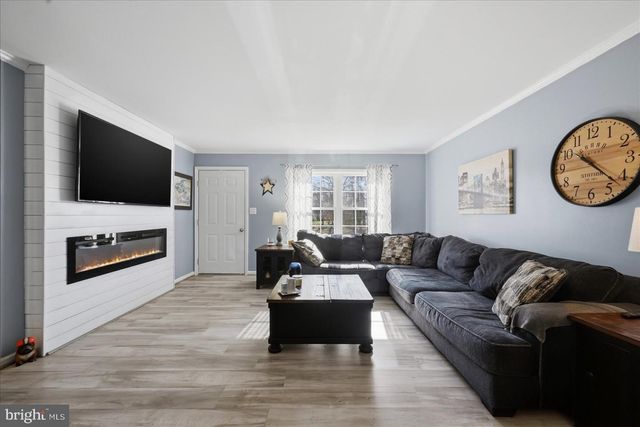 18438 BEAZLEY LN, Milford, VA 22514