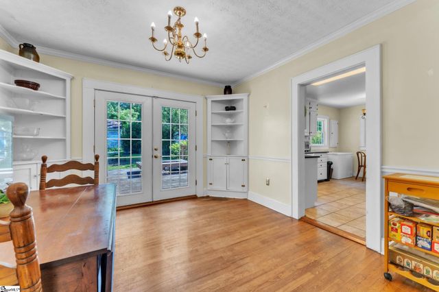 206 W Farley Avenue, Laurens, SC 29360