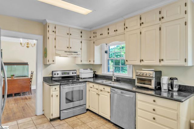 206 W Farley Avenue, Laurens, SC 29360