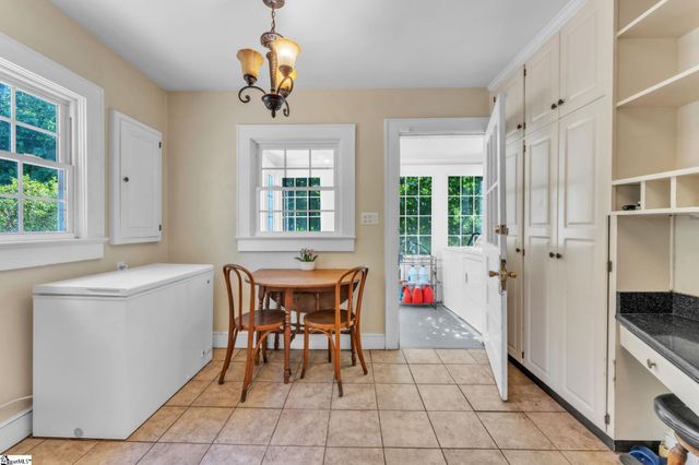 206 W Farley Avenue, Laurens, SC 29360
