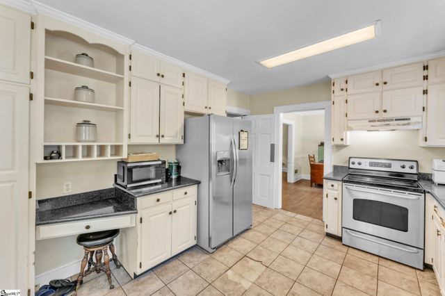 206 W Farley Avenue, Laurens, SC 29360