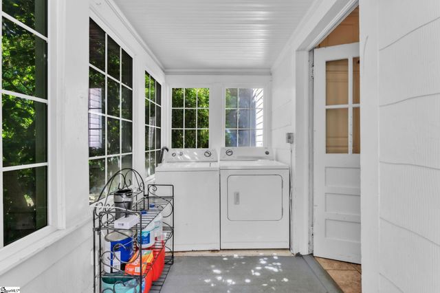 206 W Farley Avenue, Laurens, SC 29360