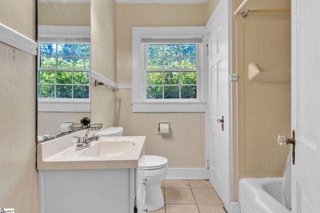 206 W Farley Avenue, Laurens, SC 29360