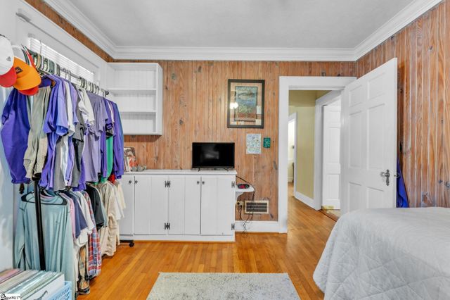 206 W Farley Avenue, Laurens, SC 29360