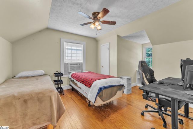 206 W Farley Avenue, Laurens, SC 29360