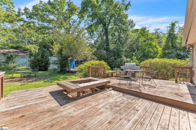 206 W Farley Avenue, Laurens, SC 29360