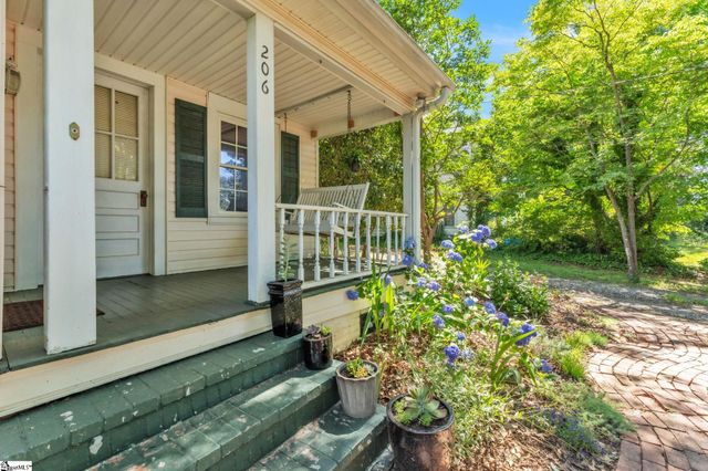 206 W Farley Avenue, Laurens, SC 29360