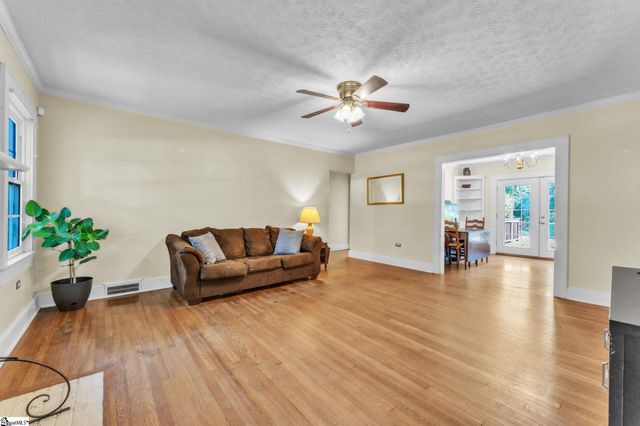206 W Farley Avenue, Laurens, SC 29360