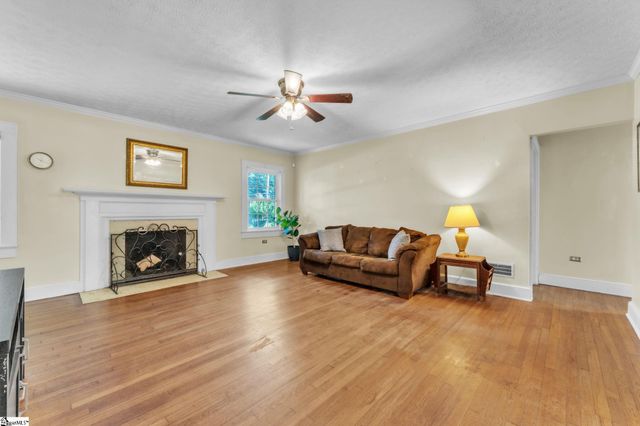 206 W Farley Avenue, Laurens, SC 29360
