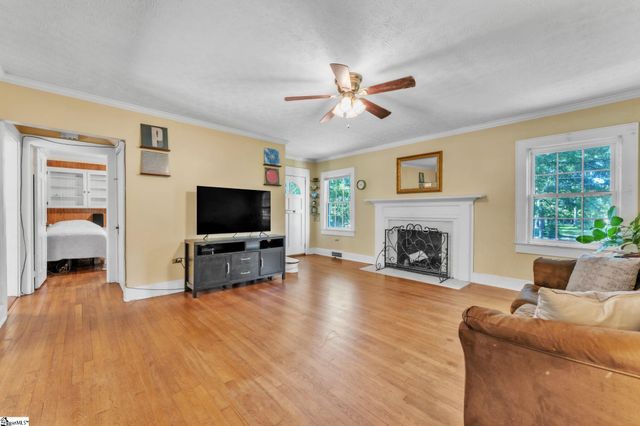 206 W Farley Avenue, Laurens, SC 29360