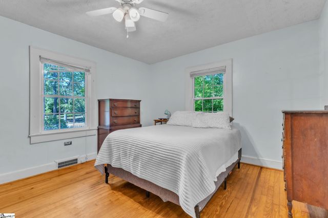 206 W Farley Avenue, Laurens, SC 29360