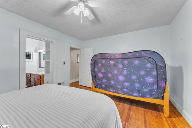 206 W Farley Avenue, Laurens, SC 29360
