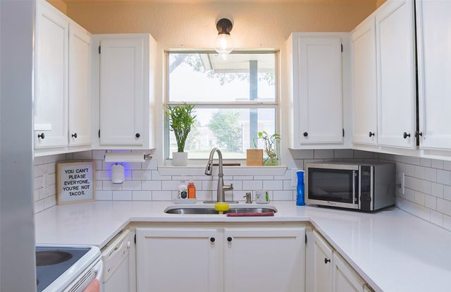 4051 Country Meadows Circle, Granbury, TX 76049