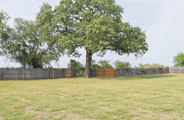 4051 Country Meadows Circle, Granbury, TX 76049