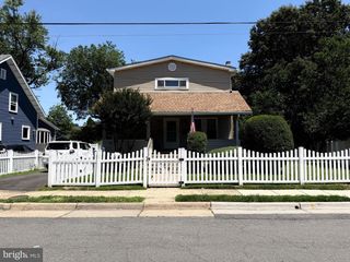 2501 DEWITT AVE, Alexandria, VA 22301