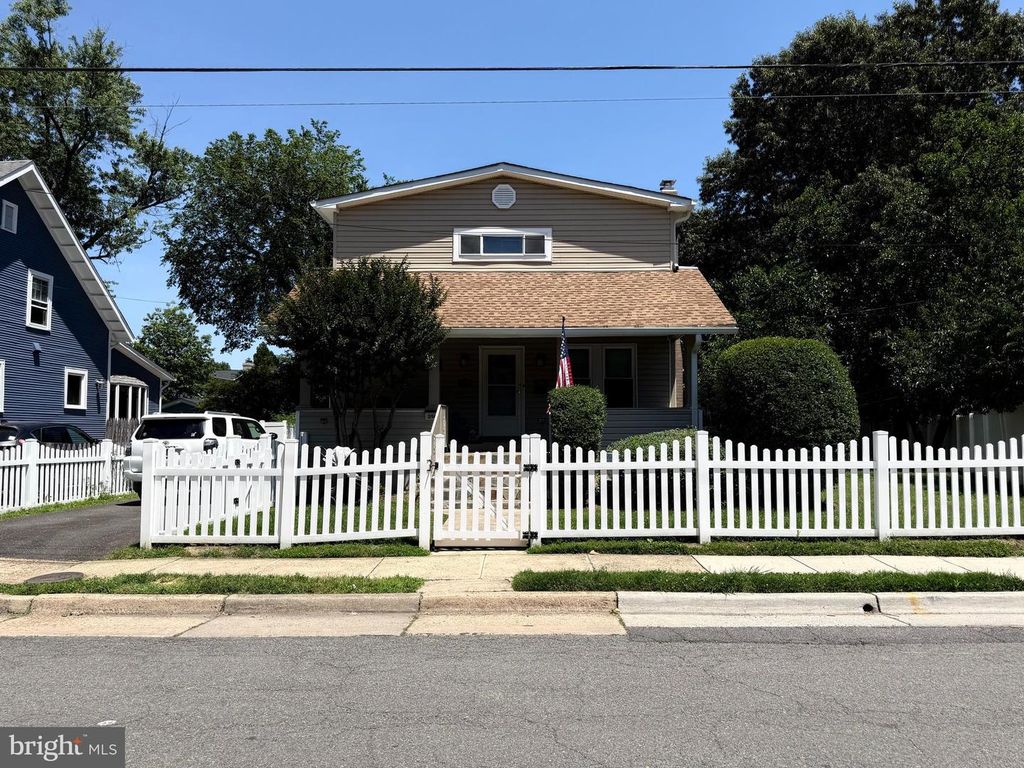 2501 DEWITT AVE, Alexandria, VA 22301