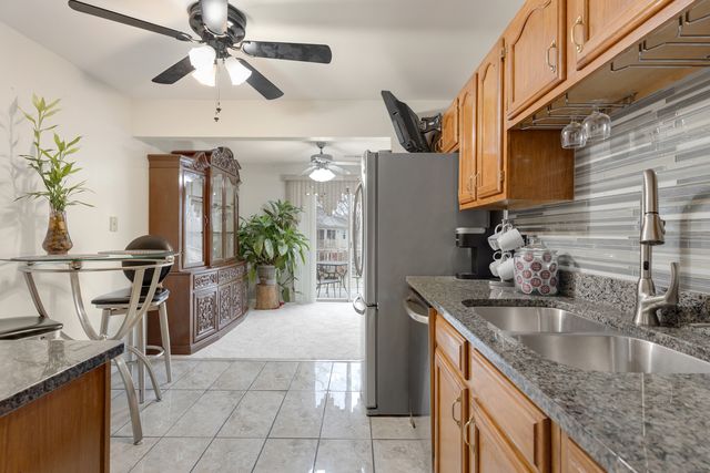 2838 Meadow Lane W-2, Schaumburg, IL 60193