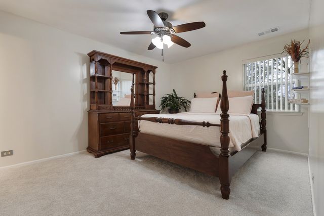 2838 Meadow Lane W-2, Schaumburg, IL 60193