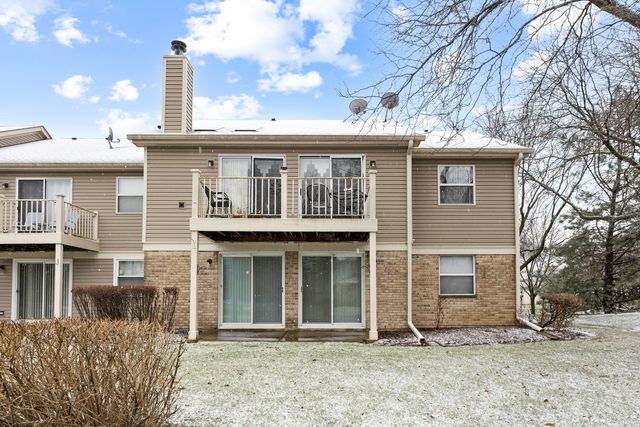 2838 Meadow Lane W-2, Schaumburg, IL 60193