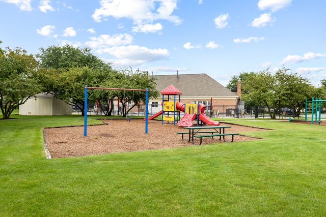 2838 Meadow Lane W-2, Schaumburg, IL 60193