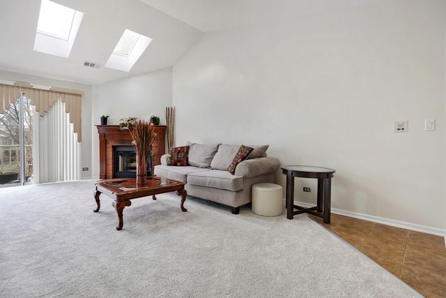 2838 Meadow Lane W-2, Schaumburg, IL 60193