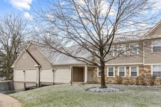 2838 Meadow Lane W-2, Schaumburg, IL 60193