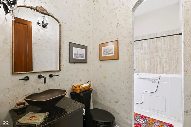 15153 Kampen Circle, Carmel, IN 46033