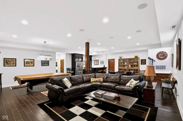 15153 Kampen Circle, Carmel, IN 46033