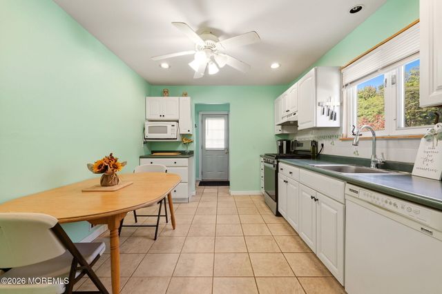24 Sixth Street, Hazlet, NJ 07734